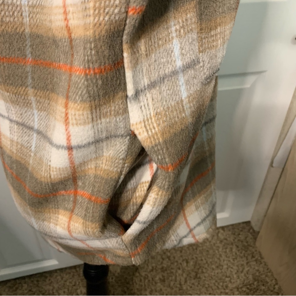 Charlotte Russe Tan Plaid Shacket Jacket - Picture 5 of 8